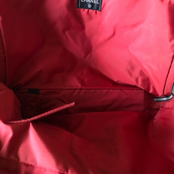 💕ONE DAY SALE! Beautiful Auth Chanel Bag!💗 - Picture 4 of 6